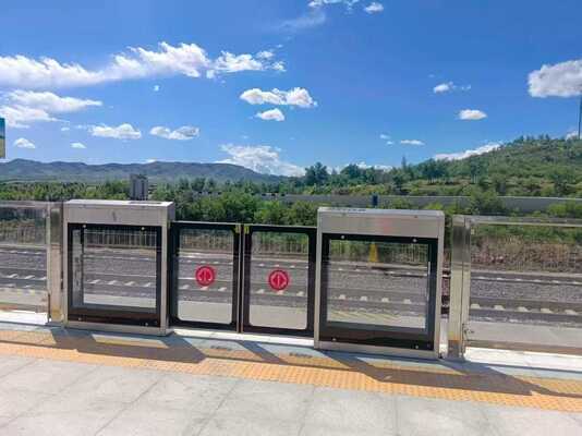 Bom preço Porta deslizante automática de 2 m a 10 m de largura para acesso controlado em várias instalações on-line