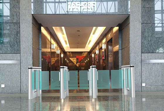 Bom preço Porta de barreira de balanço de meia altura de 800 mm com folhas de acrílico on-line